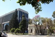 Los candidatos prometen un nuevo vínculo con la Legislatura