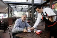 Los candidatos en la intimidad de la previa: tironeados por la familia y las reuniones