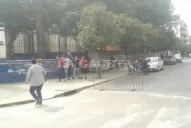 El vallado en las escuelas complica el traslado de votantes