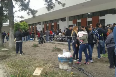 En Juan Bautista Alberdi, la votación comenzó con problemas