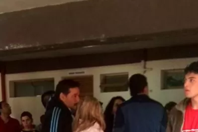 Una mujer fue a votar en deshabillé en la Capital
