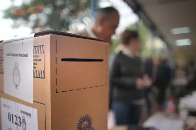 Un hombre golpeó a un policía en una escuela de Raco y fue detenido
