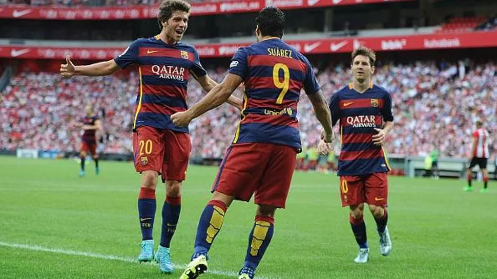 LO SALVÓ. Messi falló un penal pero Suárez acertó el 1-0. (@footbup)