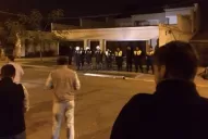 Las protestas se trasladaron a la casa de Manzur