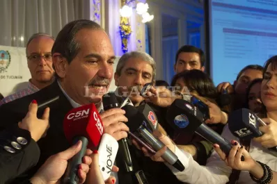 Alperovich: si la oposición y la Junta Electoral quieren abrir todas las urnas, que lo hagan