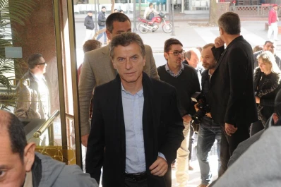 Scioli le pide a Macri que reconozca la derrota y el opositor le exige garantías para los próximos comicios