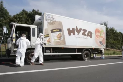 Encuentras los cuerpos de unos 50 refugiados en Austria, asfixiados dentro de un camión