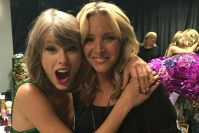 Taylor Swift y Phoebe cantaron Smelly Cat