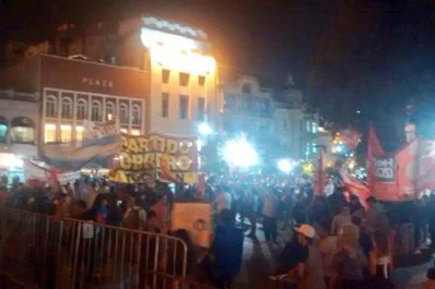 Indignados vuelven a marchar para pedir la apertura de urnas