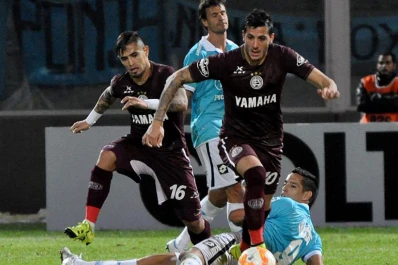 Lanús se lo empató sobre el final a Belgrano y la serie quedó abierta