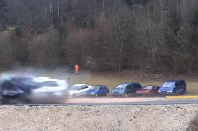 Mirá cómo queda un auto luego de chocar a 200 km/h