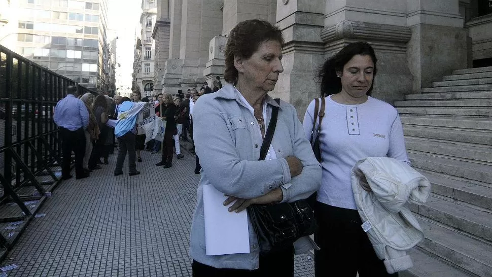 DECISIÓN DE CANICOBA CORRAL.  La madre y la hermana de Nisman, citadas por lavado de activos. IMAGEN DYN