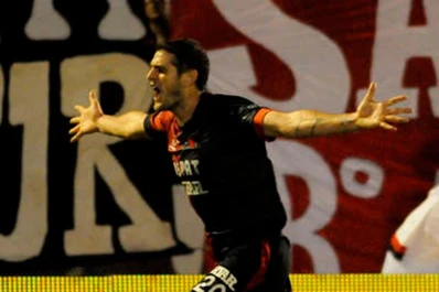 Colón se aprovechó de Newell's y le ganó en su casa