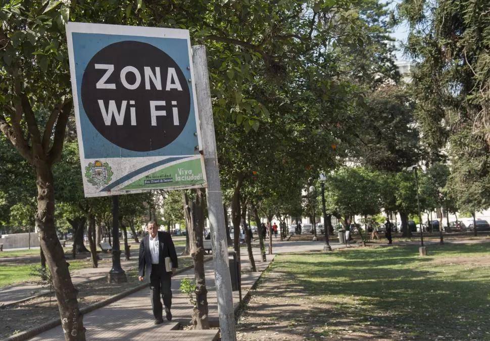 EN TRIBUNALES. Por ser una zona de mucho consumo, el WiFi falla. LA GACETA/ FOTO FLORENCIA ZURITA