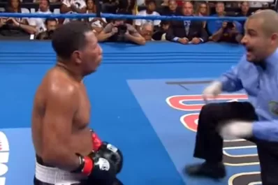 Mosley vengó a su novia y noqueó a Mayorga