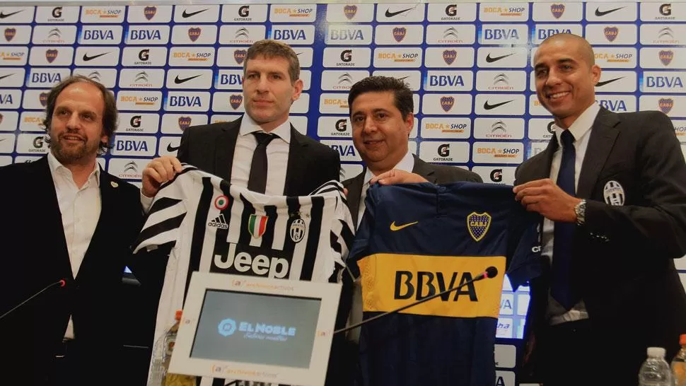 PRESENTACIÓN. Palermo, Trezeguet y los dirigentes de Boca y Juventus confirmaron los partidos entre las leyendas. (DYN)