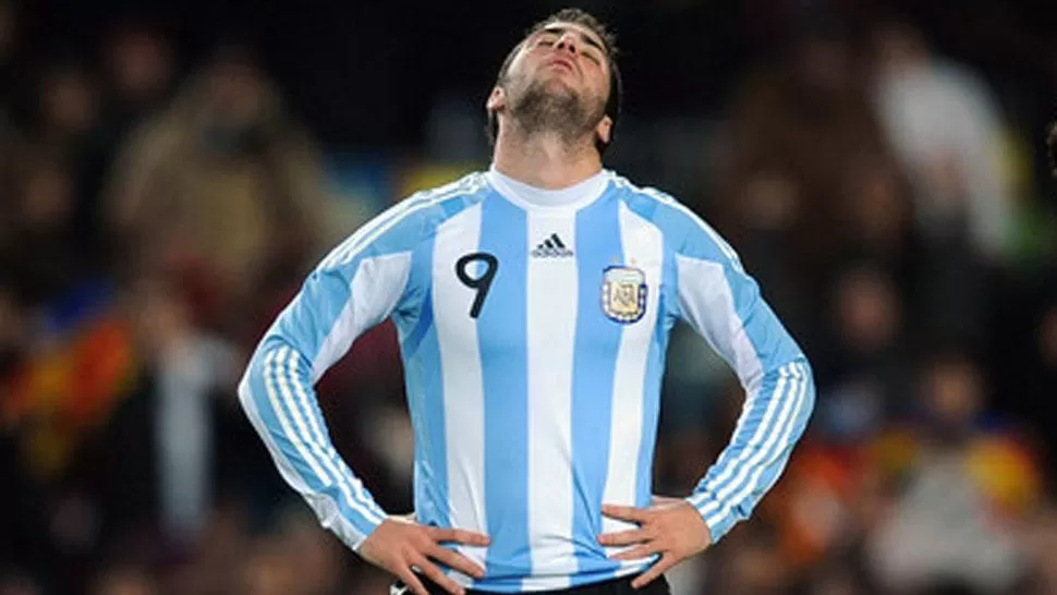 SE QUEDÓ AFUERA. Higuaín no jugará los amistosos con la Selección. (ARCHIVO)