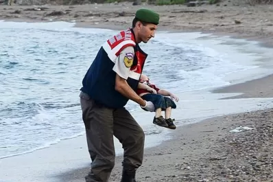 La imagen de un niño sirio ahogado conmociona al mundo
