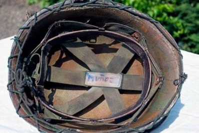 Un coleccionista devolverá a un ex combatiente de Malvinas un casco que compró