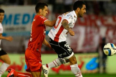 Huracán amargó a Independiente, sobre la hora