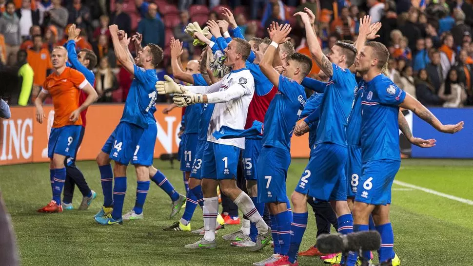 UN SUEÑO. El seleccionado de Islandia vive el mayor logro de toda su historia. ARCHIVO
