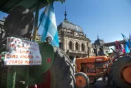 El “tractorazo” llegó a la Casa de Gobierno