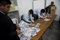 El escrutinio no se detendrá, pese al pedido de la oposición