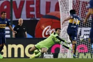 Con un misil de Lodeiro, Boca venció a River y volvió a la cima