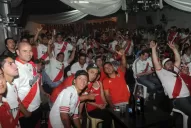 Los hinchas de River se prepararon con todo, pero no pudieron festejar
