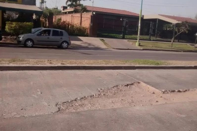 El temible rompeautos de avenida Belgrano al 3.300