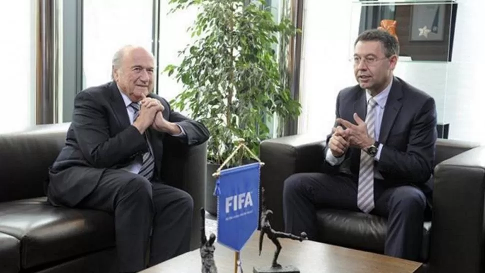 NO SE PUEDEN VER. Blatter y Bartomeu. (MUNDO DEPORTIVO,ARCHIVO)