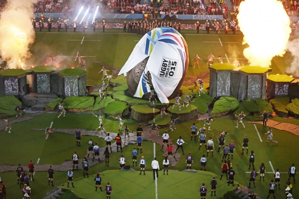 PASADO Y PRESENTE. Inglaterra reivindicó su historia como “cuna del rugby”. fotos de reuters