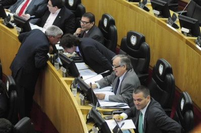 Opositores proponen una Ley de Acefalía que prorrogue los mandatos hasta votar de nuevo