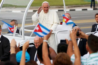 Francisco instó en Cuba a cuidar a los más frágiles