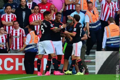 Ganó el United y se acerca a su archirrival, el City