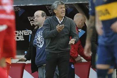 Gorosito enceguecido: no para de castigar a Tevez