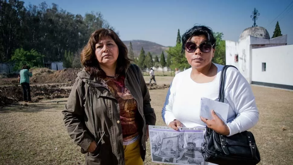 La Justicia vuelve a investigar las fosas comunes del cementerio de la Santa Cruz
