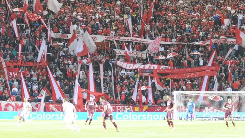 PRESENTES. Los hinchas de Independiente podrán ver a su equipo ante Lanús. (ARCHIVO)