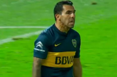 Mira la piña a Calleri y el penal que falló Tevez