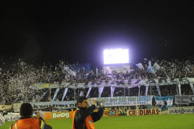 Renació el romance con la hinchada decana