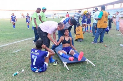 Siete futbolistas desmayadas por jugar con altas temperaturas