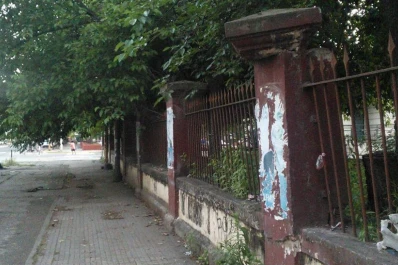 Un pilar está a punto de colapsar en la ex Estación Mitre