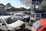 Hay más autos y menos estaciones de servicio
