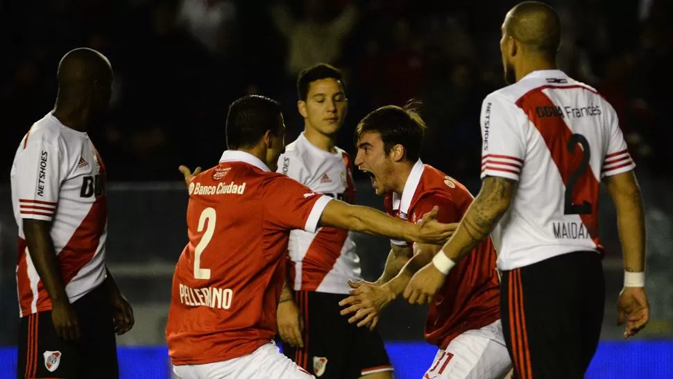 DESAHOGO. Tagliafico abrió la cuenta para Independiente ante River. (DyN)