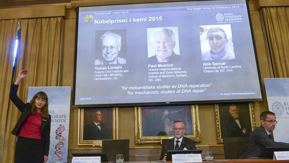 INVESTIGADORES. La Academia Sueca otorgó el Nobel de Química a Tomas Lindahl, Paul Modrich y Aziz Sancar. REUTERS