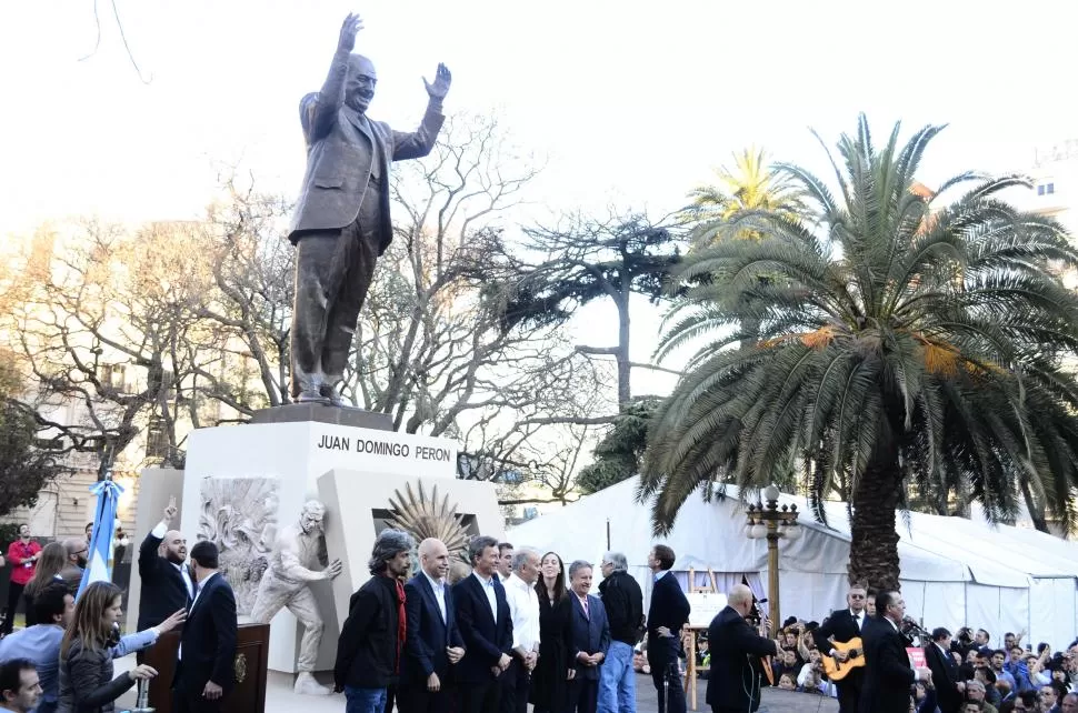 POR LA ARGENTINA. Dirigentes políticos y sindicales participaron del homenaje al ex mandatario nacional. DYN