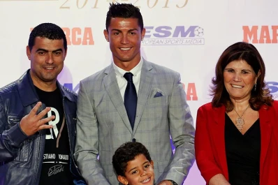 La madre de CR7 se enfada con su nieto por una pregunta sobre Messi