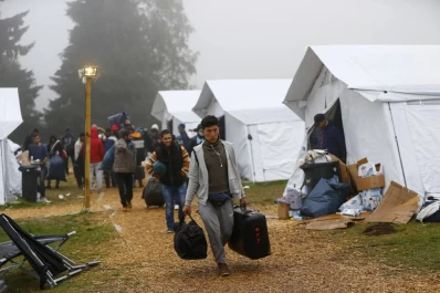 Merkel no cierra la frontera ante la ola de refugiados