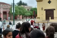 Vecinos de El Galpón sacaron las imágenes de santos a la plaza