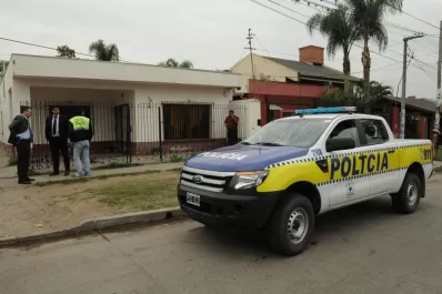 Envenenaron a dos perros para robar $ 150.000